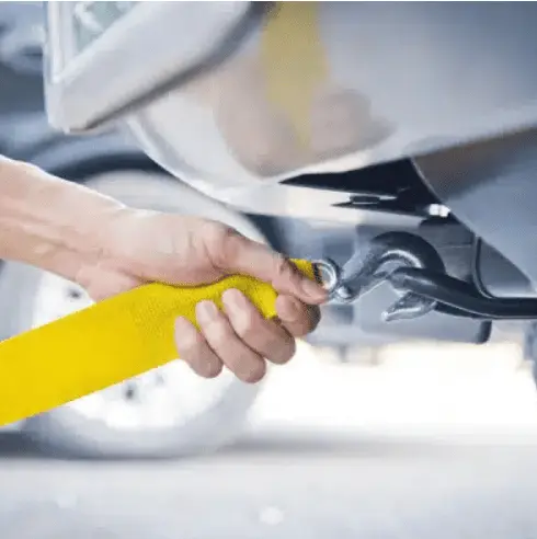 Free car removal in Melbourne towing service connecting a vehicle for pickup